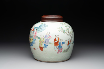 A Chinese famille rose '100 boys' jar and wooden cover, 19th C.