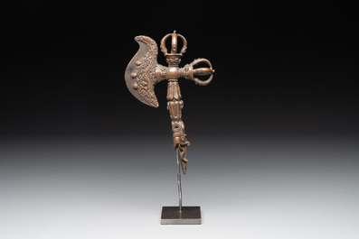 A Tibetan bronze and cast iron ritual dagger or 'phurba', 18/19th C.