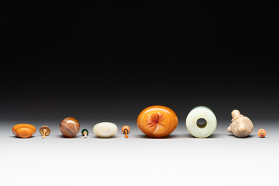 A collection of 12 Chinese snuff bottles and a jade pendant, Chenghua mark, 18/20th C.