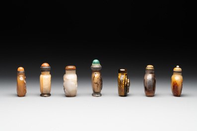 A collection of 16 Chinese precious stone snuff bottles, 19/20th C.