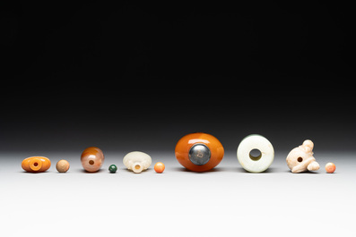 A collection of 12 Chinese snuff bottles and a jade pendant, Chenghua mark, 18/20th C.