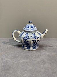 A Chinese blue and white tureen, a teapot and two dishes, Yongzheng/Qianlong