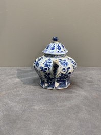 A Chinese blue and white tureen, a teapot and two dishes, Yongzheng/Qianlong