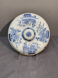 A Chinese blue and white tureen, a teapot and two dishes, Yongzheng/Qianlong