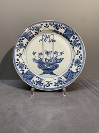 A Chinese blue and white tureen, a teapot and two dishes, Yongzheng/Qianlong
