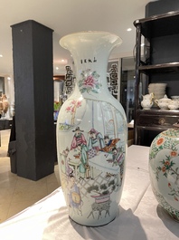 A Chinese famille rose vase and a famille verte jar with wooden cover, signed Mao Zirong 毛子榮, 19th C.