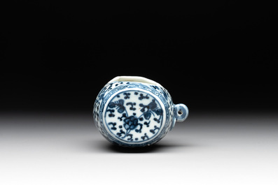 A Chinese blue and white tea caddy with wooden cover and a bird feeder, Xuande mark, 19th C.