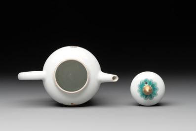 A Chinese famille rose 'Wu Shuang Pu' teapot, 19th C.