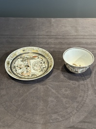 A fine Chinese gilt-decorated grisaille 'Feng Yi Ting 鳳儀亭' cup and saucer, Yongzheng