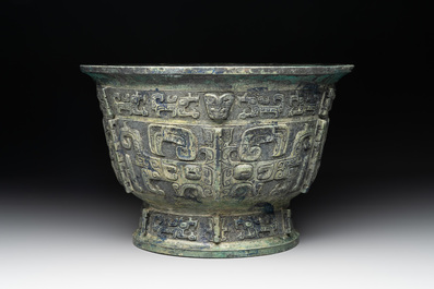 A rare Chinese archaic bronze ritual food vessel, 'gui 簋', Western Zhou
