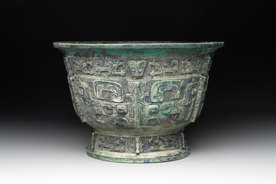 A rare Chinese archaic bronze ritual food vessel, 'gui 簋', Western Zhou
