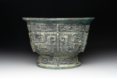 A rare Chinese archaic bronze ritual food vessel, 'gui 簋', Western Zhou