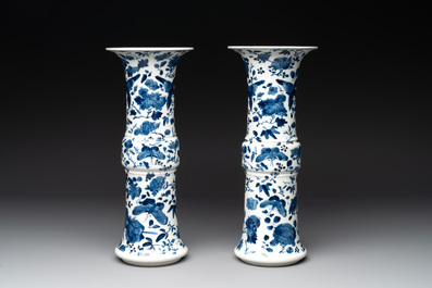 A pair of Chinese blue and white vases and a plate with narrative design, Chenghua and Kangxi marks, 19th C.