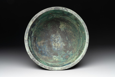 A rare Chinese archaic bronze ritual food vessel, 'gui 簋', Western Zhou
