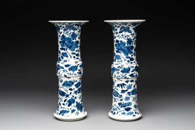 A pair of Chinese blue and white vases and a plate with narrative design, Chenghua and Kangxi marks, 19th C.