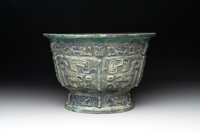 A rare Chinese archaic bronze ritual food vessel, 'gui 簋', Western Zhou