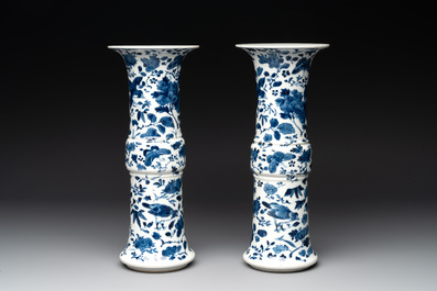 A pair of Chinese blue and white vases and a plate with narrative design, Chenghua and Kangxi marks, 19th C.
