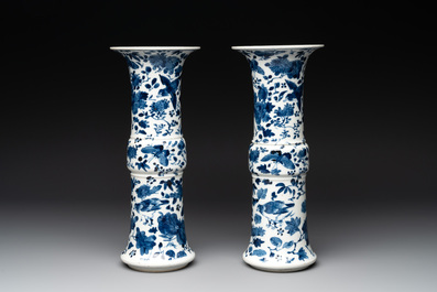 A pair of Chinese blue and white vases and a plate with narrative design, Chenghua and Kangxi marks, 19th C.