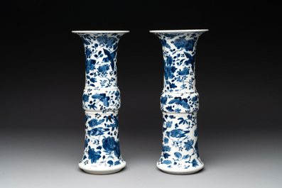 A pair of Chinese blue and white vases and a plate with narrative design, Chenghua and Kangxi marks, 19th C.