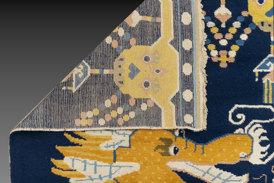 A Chinese woollen 'dragon' pillar carpet, 19th C.