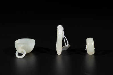 A Chinese white jade cup and two rings, Qing