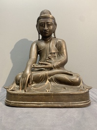 A Burmese bronze Mandalay-style Buddha in bhumisparsha mudra, 18/19th C.