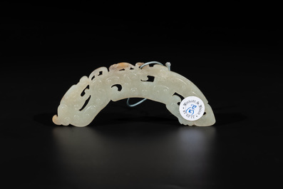 A Chinese white jade 'chilong' amulet, 17/18th C.
