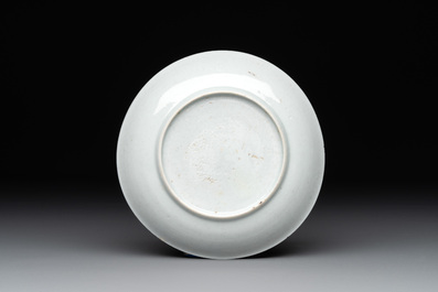 A fine Chinese gilt-decorated grisaille 'Feng Yi Ting 鳳儀亭' cup and saucer, Yongzheng