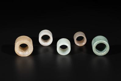 Five Chinese jade and agate archer's rings, Qing