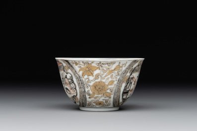 A fine Chinese gilt-decorated grisaille 'Feng Yi Ting 鳳儀亭' cup and saucer, Yongzheng
