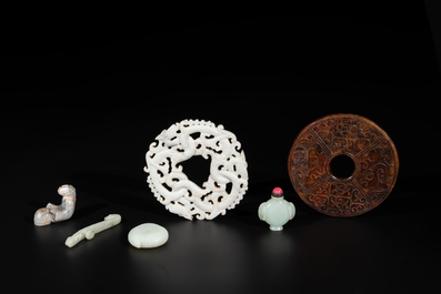 A varied collection of six Chinese jade carvings, including a snuff bottle, 19/20th C.