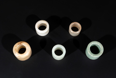 Five Chinese jade and agate archer's rings, Qing