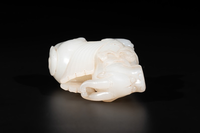 A Chinese white jade carving of a mythic animal, 19/20th C.
