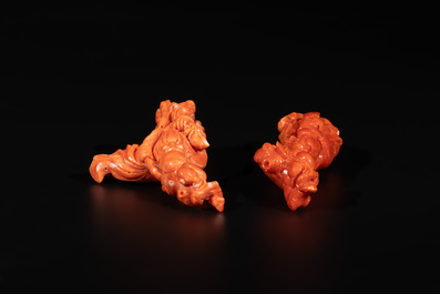 Two Chinese red coral figures of Shoulao on wooden stand, 19/20th C.