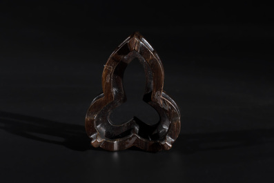 A Chinese Mughal-style leaf-shaped ruby-inset jade box and cover on wooden base, 18th C.