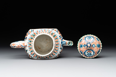 A polychrome Dutch Delft cashmere palette teapot, 18th C.