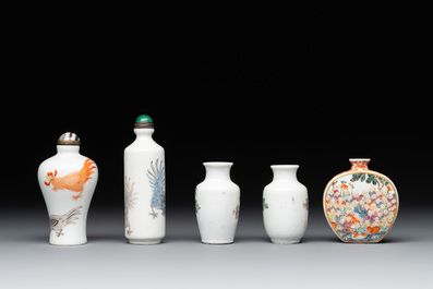 Five Chinese famille rose snuff bottles, Qianlong mark, 19/20th C.