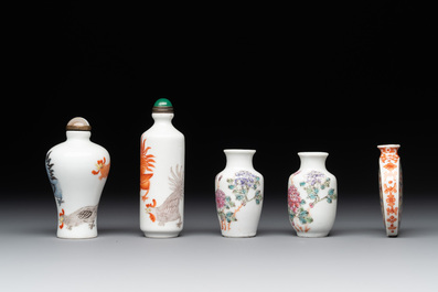 Five Chinese famille rose snuff bottles, Qianlong mark, 19/20th C.