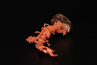 A Chinese red coral figure of a standing lady holding a vase, 19/20th C.