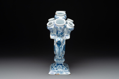 A blue and white Dutch Delft tulip vase, 19th C.