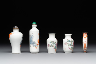 Five Chinese famille rose snuff bottles, Qianlong mark, 19/20th C.