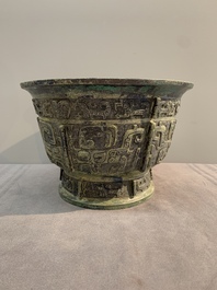 A rare Chinese archaic bronze ritual food vessel, 'gui 簋', Western Zhou