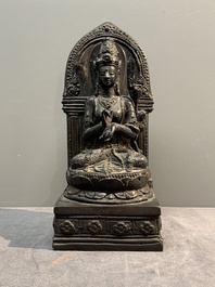 Two South-East Asian bronze figures of Buddha, 18/19th C.