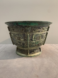 A rare Chinese archaic bronze ritual food vessel, 'gui 簋', Western Zhou