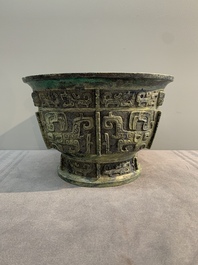 A rare Chinese archaic bronze ritual food vessel, 'gui 簋', Western Zhou