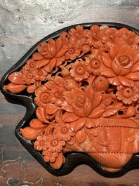 A Chinese silver-inlaid hardwood table screen with a red coral carving of a flower basket, 19/20th C.