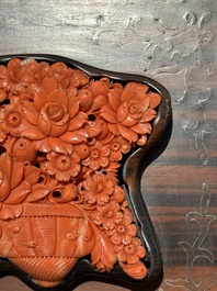 A Chinese silver-inlaid hardwood table screen with a red coral carving of a flower basket, 19/20th C.