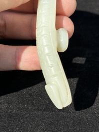A varied collection of six Chinese jade carvings, including a snuff bottle, 19/20th C.