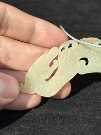 A Chinese white jade 'chilong' amulet, 17/18th C.