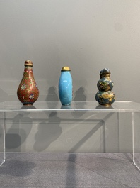 Six Chinese cloisonn&eacute; snuff bottles, 19/20th C.